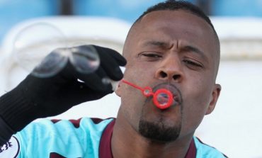 Konyol! Patrice Evra Mengakui Diperlakukan Seperti Ayam