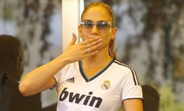 Shakira dan Jennifer Lopez Panaskan Laga El Clasico