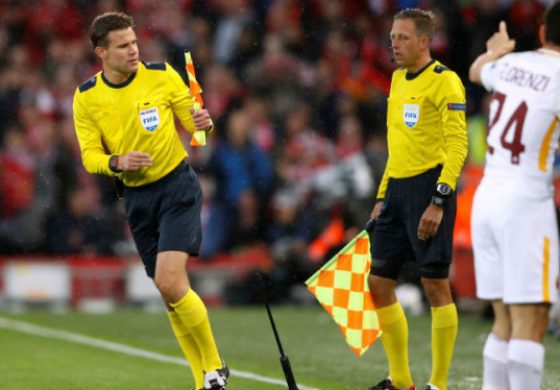 Momen Memalukan Hakim Garis di Laga Liverpool Vs Roma