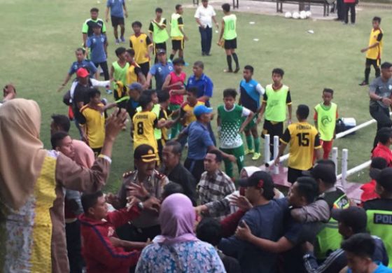 Power of Emak-emak, Bikin Rusuh Pertandingan Sepakbola Junior