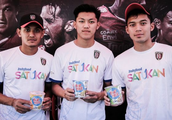 Meriahkan Torch Relay, Pemain Bali United Perkenalkan Pop Mie Edisi Khusus Asian Games