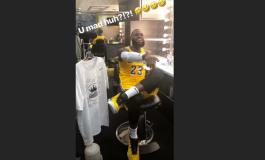 Jelang Musim Baru NBA, LeBron James Pamer Jersey Klub Barunya