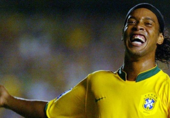 Ronaldinho Puji John Terry pada Momen Keputusan Pensiun