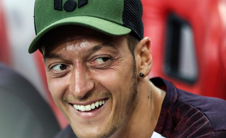 Pensiun dari Timnas Jerman, Mesut Ozil Kencan Bareng Miss Turki