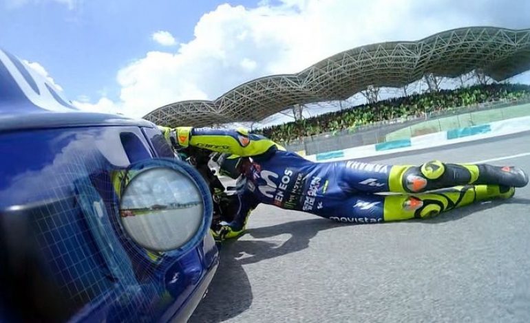 Kok Bisa Sih Valentino Rossi Sedih Sekaligus Senang Usai Crash MotoGP Malaysia?