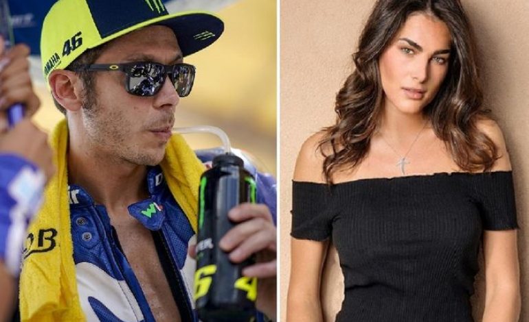 Sweet Banget, Alasan Sang Pacar Dukung Valentino Rossi Tetap Balapan Sampai 2020