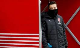 Keharmonisan Mesut Oezil Terusik, Ini Jawaban Emery