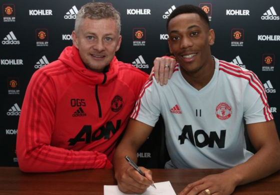 Martial Tanda Tangani Kontrak Baru di United