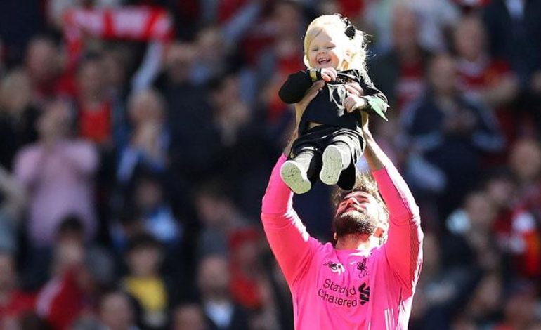 Rahasia Perkasanya Alisson Becker, Ada Dokter Pribadi Cantik