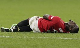 Eric Bailly Cedera Lutut, Jalan Pakai Kruk