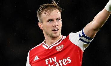 Bek Arsenal Sebut Timnya Tidak Perlu Panik