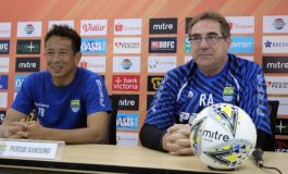 Robert Alberts Enggan Tanggapi Rumor Luinziho Passos ke Persib