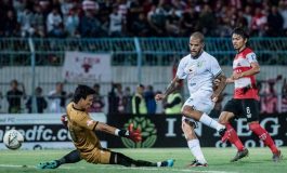 Persebaya Surabaya Terkam Madura United 3-2 di Derby Suramadu