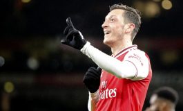 Mesut Ozil dan Dua Pemain Arsenal Tolak Pemotongan Gaji