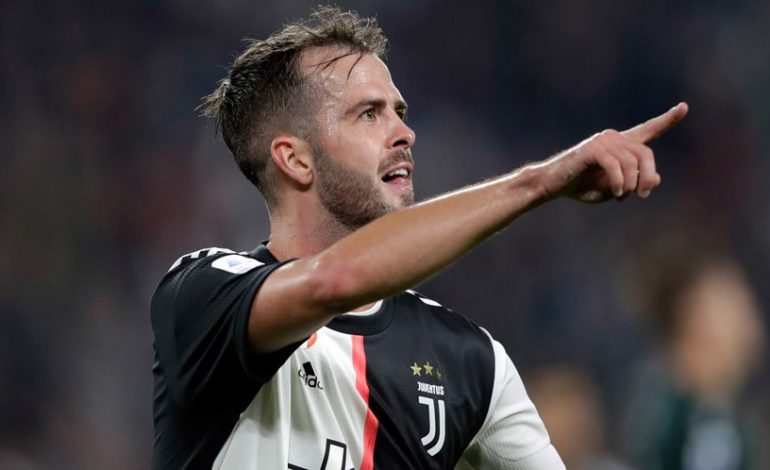 Demi Barcelona, Miralem Pjanic Abaikan Tawaran Menggiurkan MU