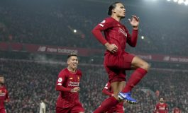 Jordan Henderson: Virgil van Dijk Bek Tengah Terbaik di Dunia