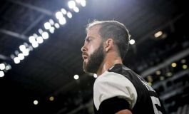 Miralem Pjanic Positif Covid-19, Barcelona Tunda Kedatangan sang Pemain