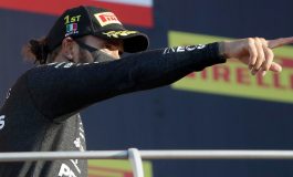 Penuh Insiden, Lewis Hamilton Juara GP Tuscan