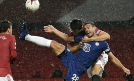 Kontroversi Harry Maguire 'Rangkul' Azpilicueta: Harusnya Chelsea Dapat Penalti?