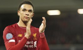 Santai Saja, Alexander-Arnold Tak Perlu Bingung Tentukan Posisi di Lapangan