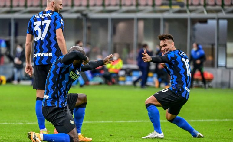 Adu Tembak, Lukaku dan Lautaro Berselebrasi Ala Call of Duty