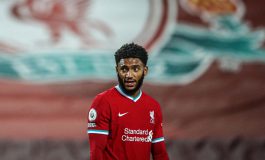 Joe Gomez Cedera, Liverpool Makin Krisis Bek