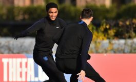 Operasinya Sukses, Kapan Joe Gomez Bisa Kembali Merumput Bersama Liverpool?