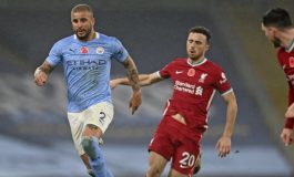 Tanpa Belas Kasihan, Keane Labeli Walker Sebagai Pemain Idiot Usai Langgar Sadio Mane