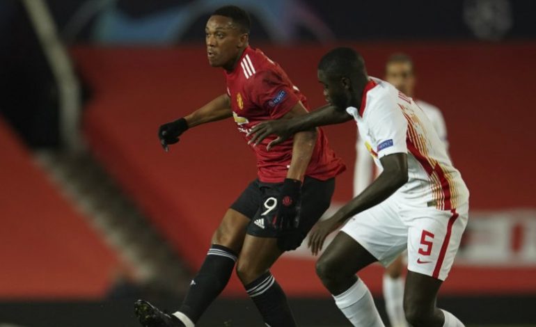 Anthony Martial Dihujat, Kapten Manchester United Membela