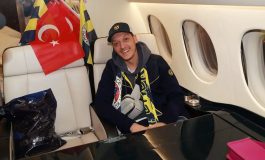 Mesut Ozil Akhirnya Resmi Gabung Fenerbahce