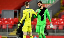 Duel Imbang di Anfield, Panggung Alisson Becker dan David De Gea