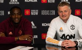 Akhiri Spekulasi, Eric Bailly Resmi Teken Kontrak Baru di Manchester United