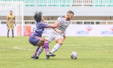 Pelatih Persita Ajak Pemainnya Berpikir Positif