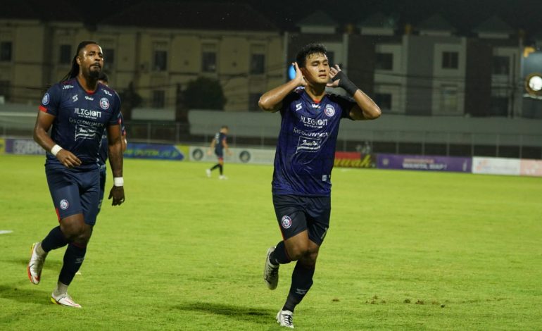 Arema FC Kembali Raih Kemenangan 2-1 Atas Barito Putera